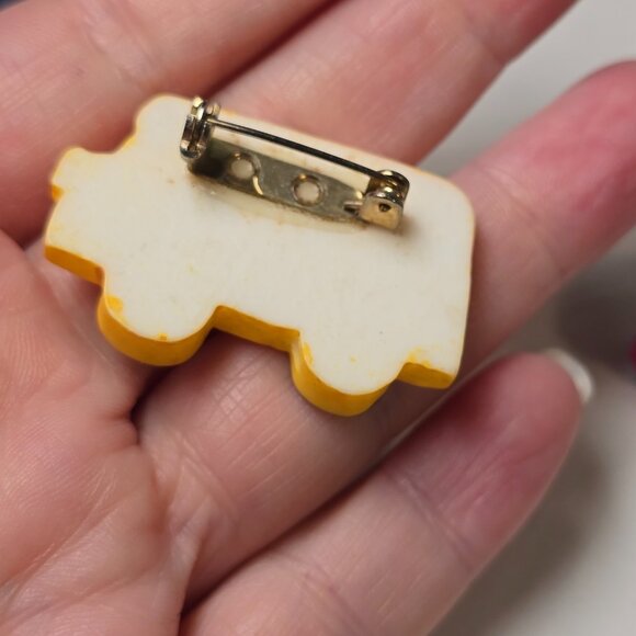 Vintage 80s Novelty Resin Pins Girl With Bunny School Bus Sunglasses Lot of 3 - Picture 5 of 10